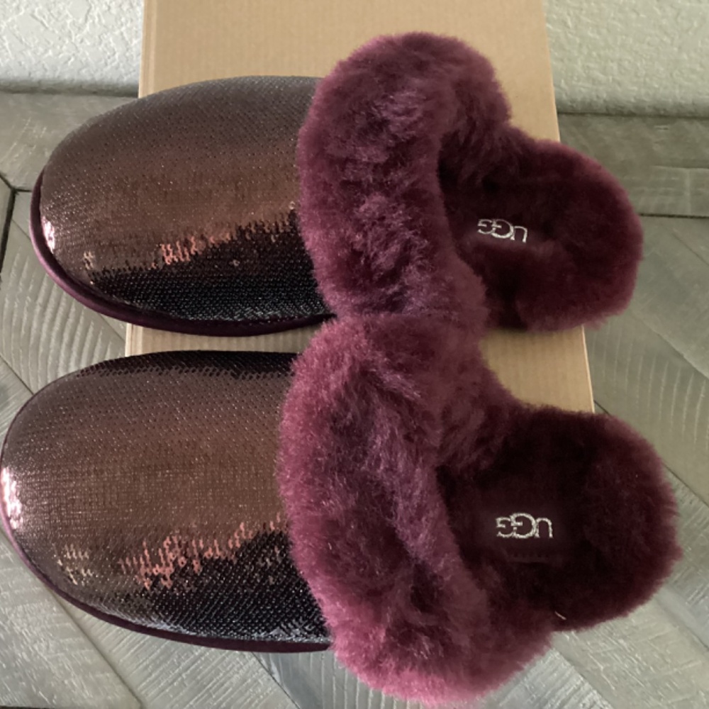 UGG® Women's Scuffette II Mirror Ball Slip On Slide Slipper Flats, size 5 - Picture 3 of 12
